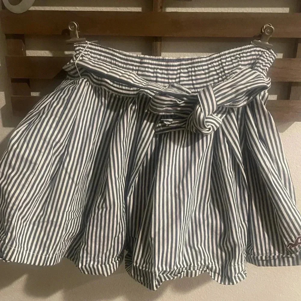 Abercrombie & Fitch Belted Mini Navy Blue Skirt & Hollister‎ pleated skirt Small
